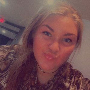 Meet your Posher, Olivia